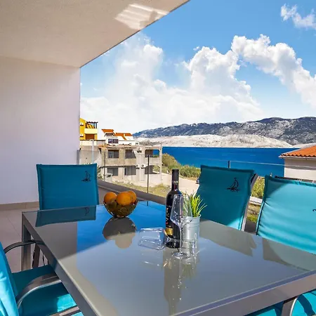 Apartment 2 Bedroom Beautiful In Pag