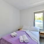 Amazing In Pag With Wifi 아파트