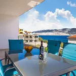 아파트 Amazing In Pag With Wifi