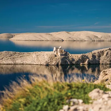 아파트 Amazing In Pag With Wifi 파그
