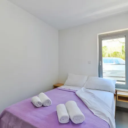2 Bedroom Beautiful In Pag Appartamento