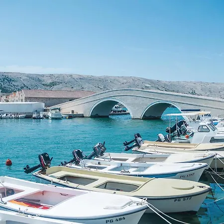 2 Bedroom Beautiful In Pag